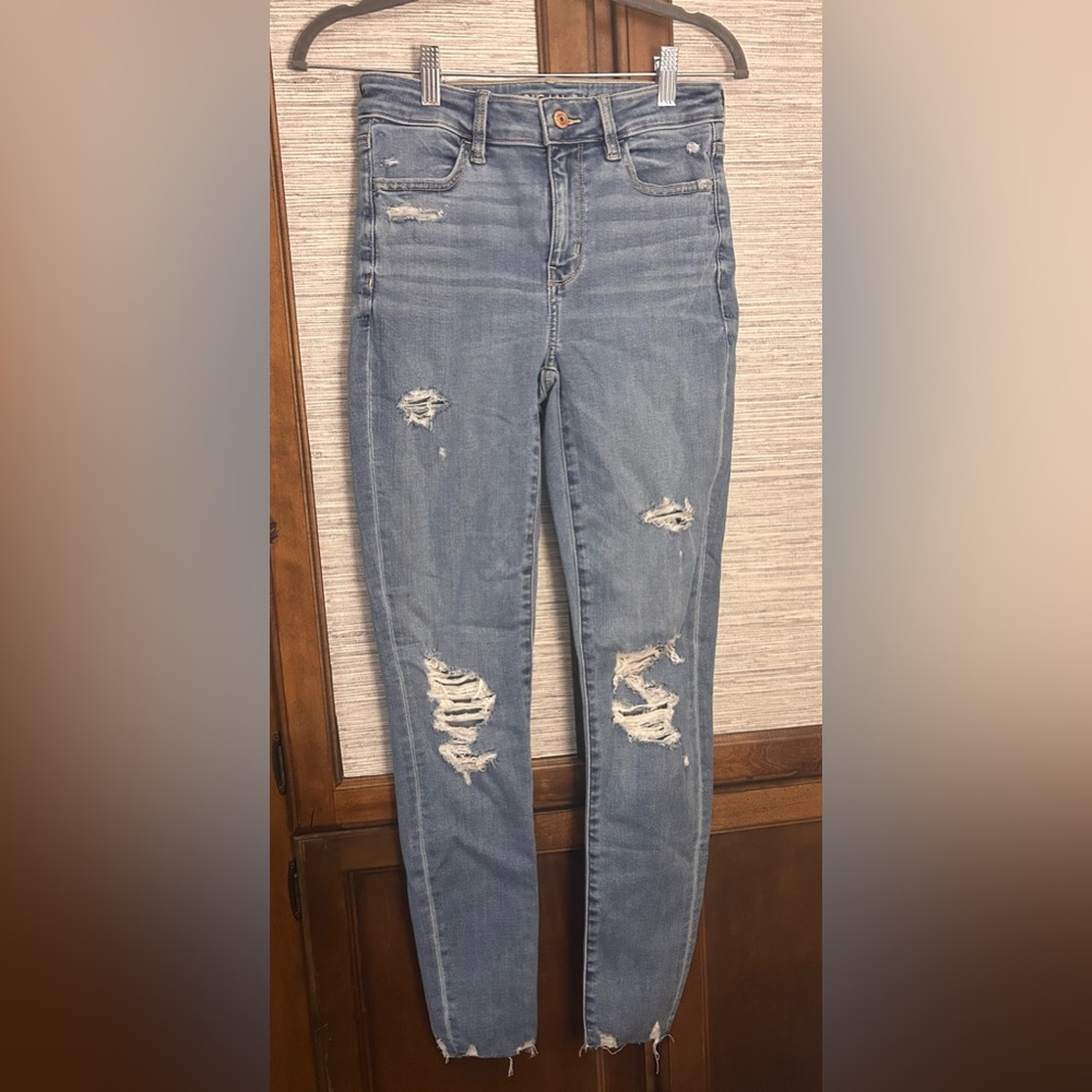 AMERICAN EAGLE NEXT LEVEL STRETCH DISTRESSED SKINNY JEANS